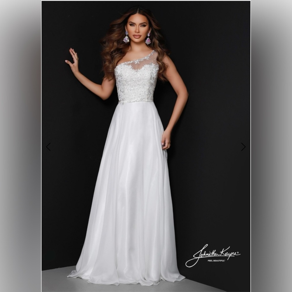 Johnathan Kayne white gown